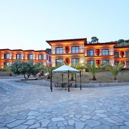 Ta 2 Pefka - Petros Italos Neos Marmaras Exterior photo