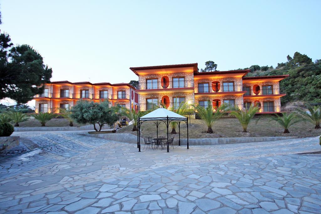Ta 2 Pefka - Petros Italos Neos Marmaras Exterior photo