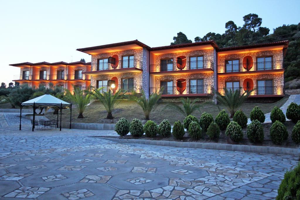Ta 2 Pefka - Petros Italos Neos Marmaras Exterior photo