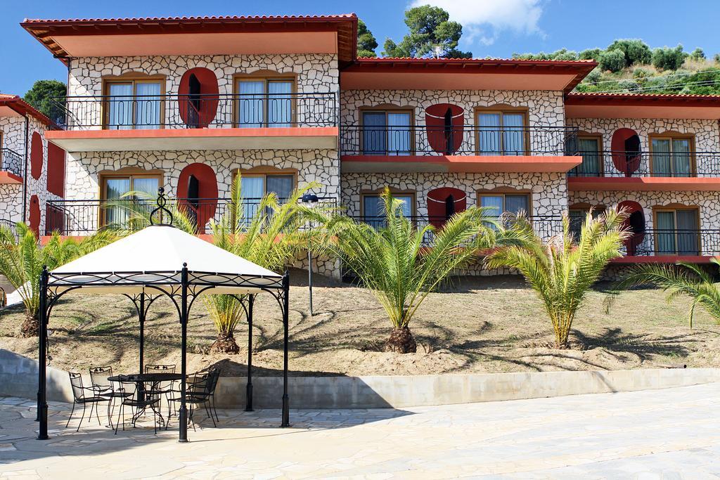 Ta 2 Pefka - Petros Italos Neos Marmaras Exterior photo