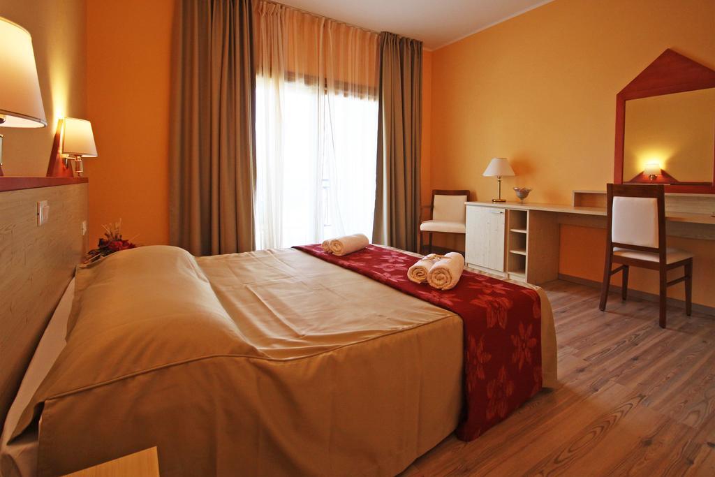Ta 2 Pefka - Petros Italos Neos Marmaras Room photo